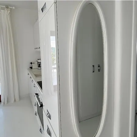 White Luxury With Shared Pool Downtown Appartement Mykonos Town