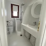 White Luxury With Shared Pool Downtown Lägenhet *