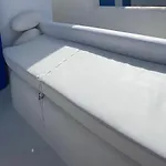 White Luxury With Shared Pool Downtown