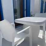 Lägenhet White Luxury With Shared Pool Downtown
