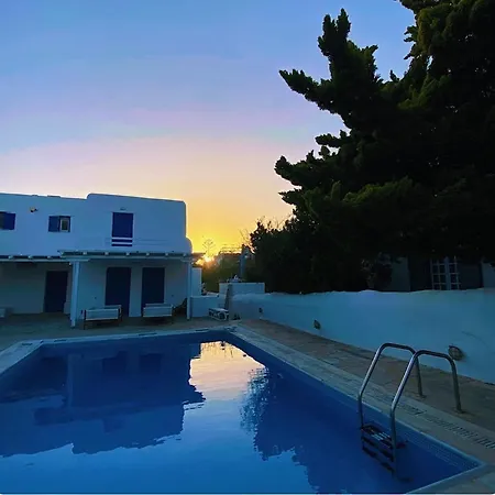 White Luxury With Shared Pool Downtown Apartment *