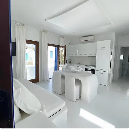 White Luxury With Shared Pool Downtown Apartman