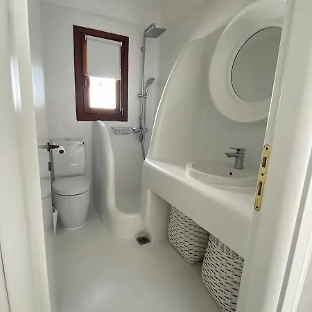 White Luxury With Shared Pool Downtown Apartman *