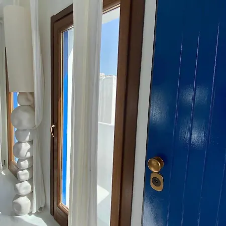 White Luxury With Shared Pool Downtown Appartement