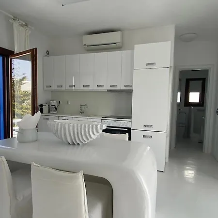 Apartman White Luxury With Shared Pool Downtown