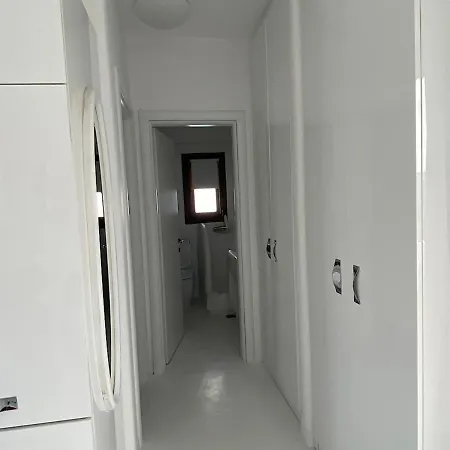 Apartman White Luxury With Shared Pool Downtown *