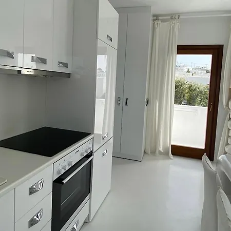 Apartman White Luxury With Shared Pool Downtown